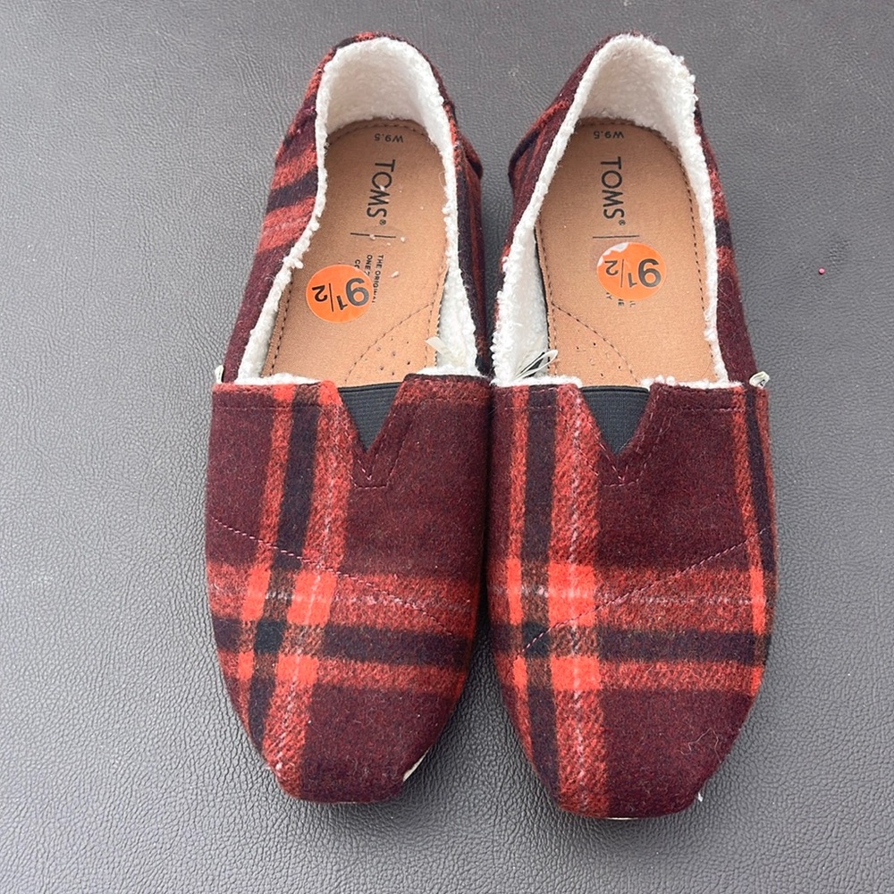 Tom’s red plaid slippers size 9 1/2 in good condition